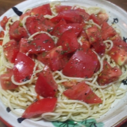 こんにちは＾＾
トマトだけで作りました。さっぱりしていて美味しかったです♪ヘルシーパスタですね！！
パンチェッタって食した事がないので、今度挑戦してみたいです♡